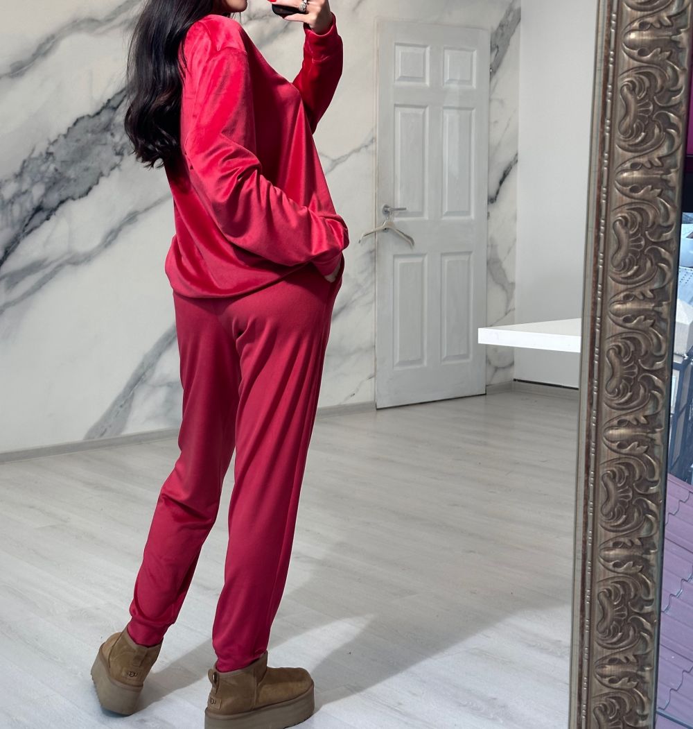 Casual red outfit Vandana Bogas