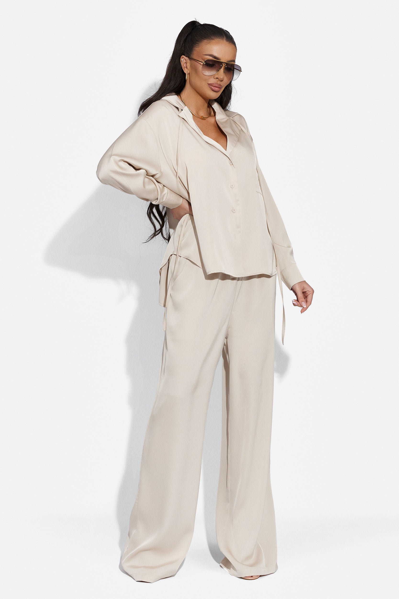 Plopys Bogas elegant beige trouser suit