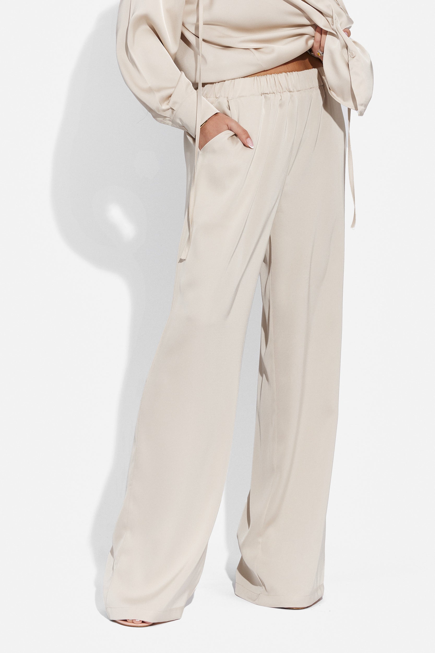 Plopys Bogas elegant beige trouser suit