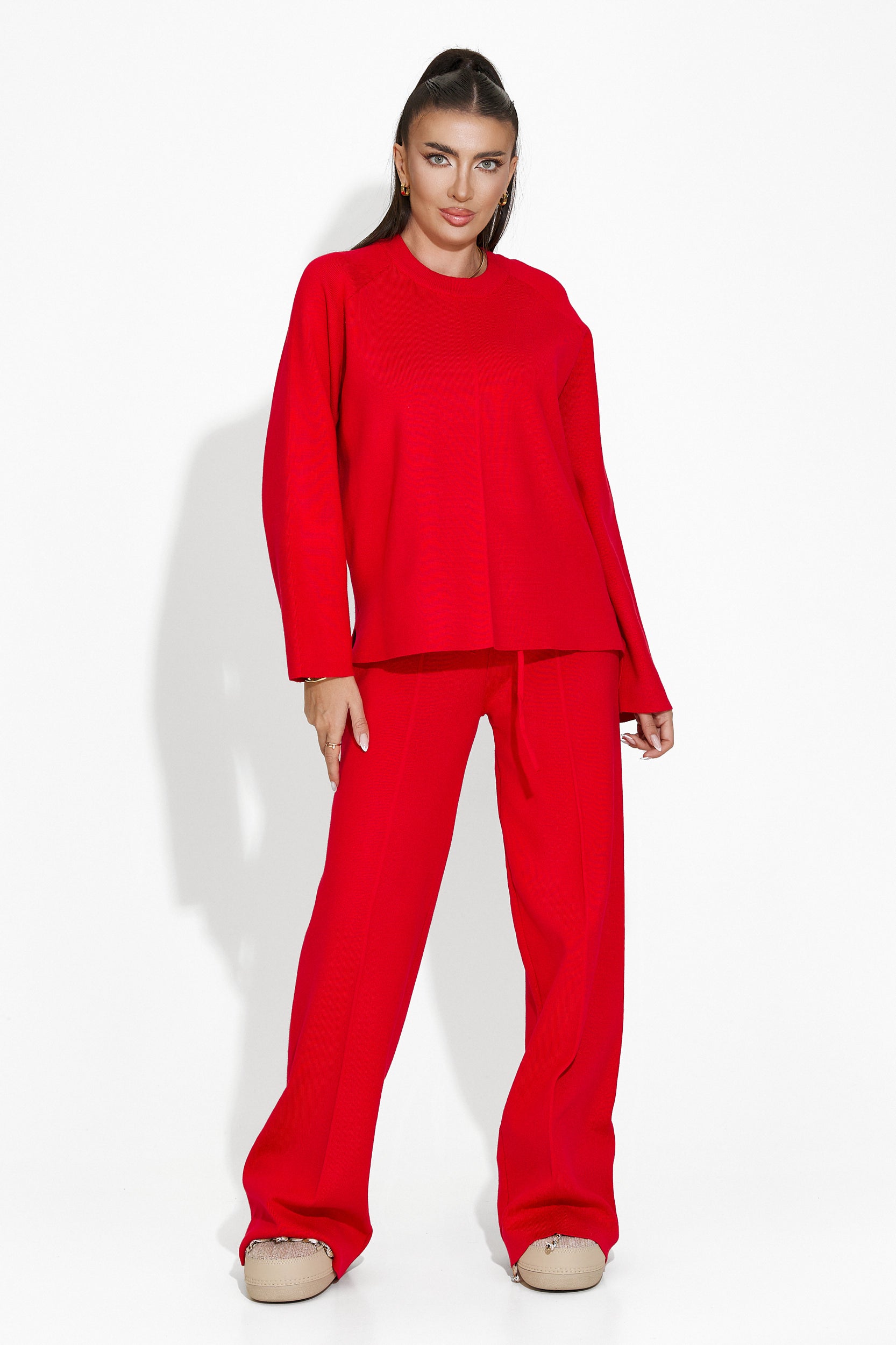 Set with Elisia Bogas red trousers