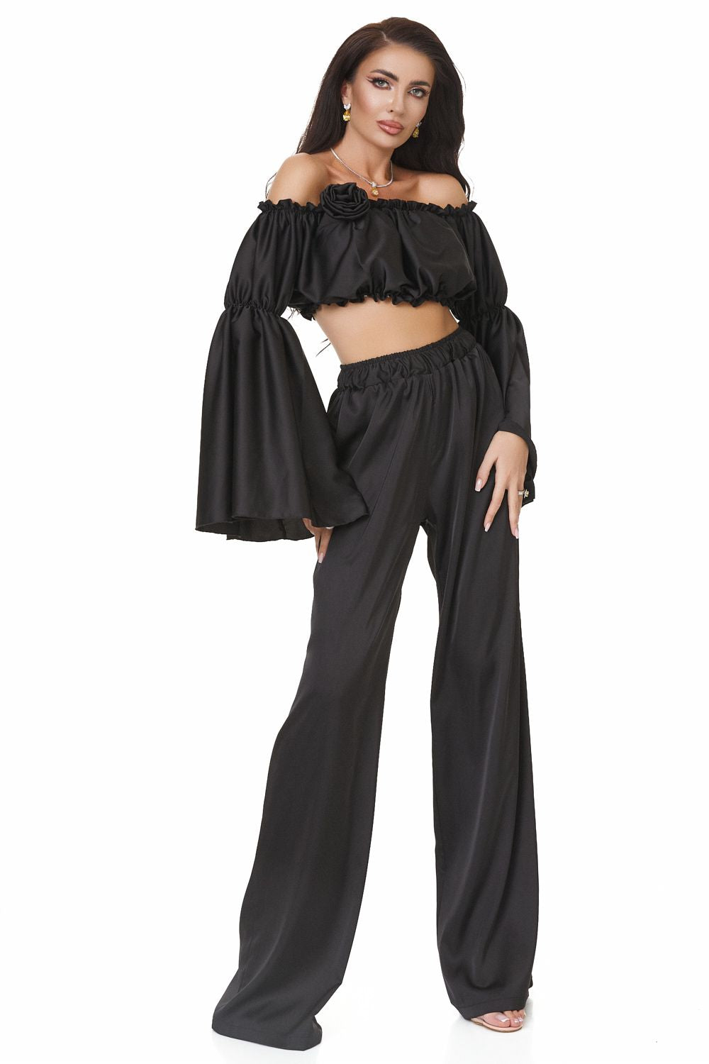 Energya Bogas elegante traje de mujer negro