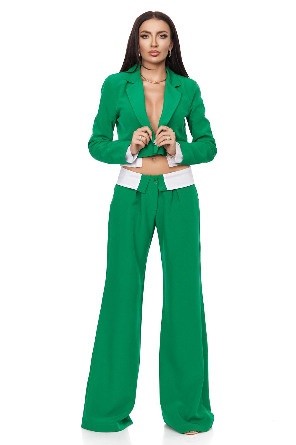 Lady's elegant green Rebira Bogas suit