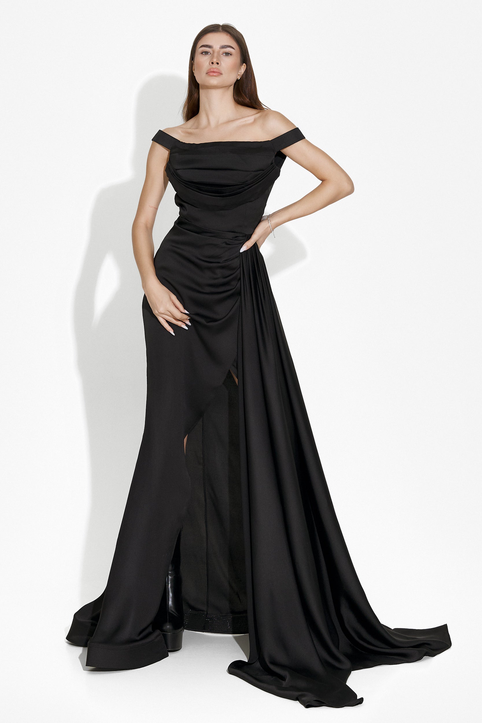 Rochie lunga satin neagra Danique Bogas