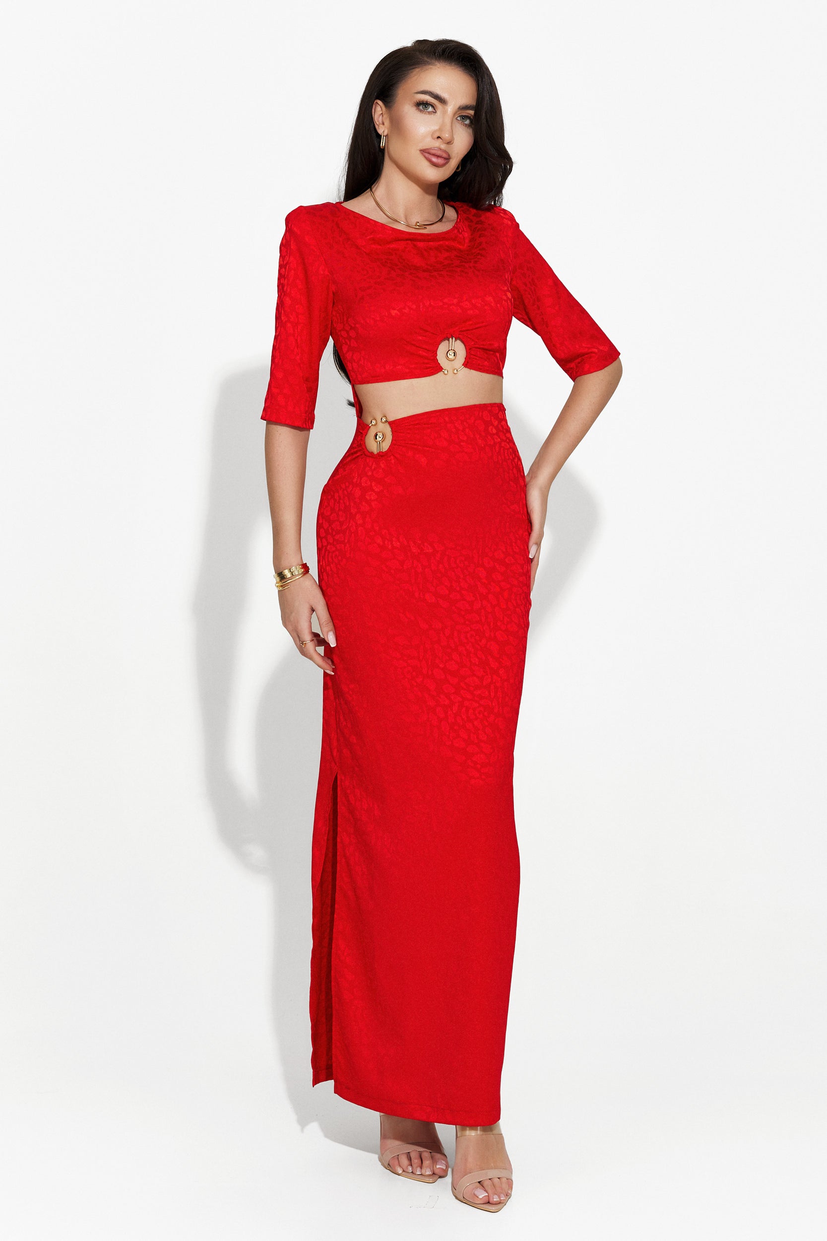 Дълга червена сатенена рокля с воал Arysa Bogas