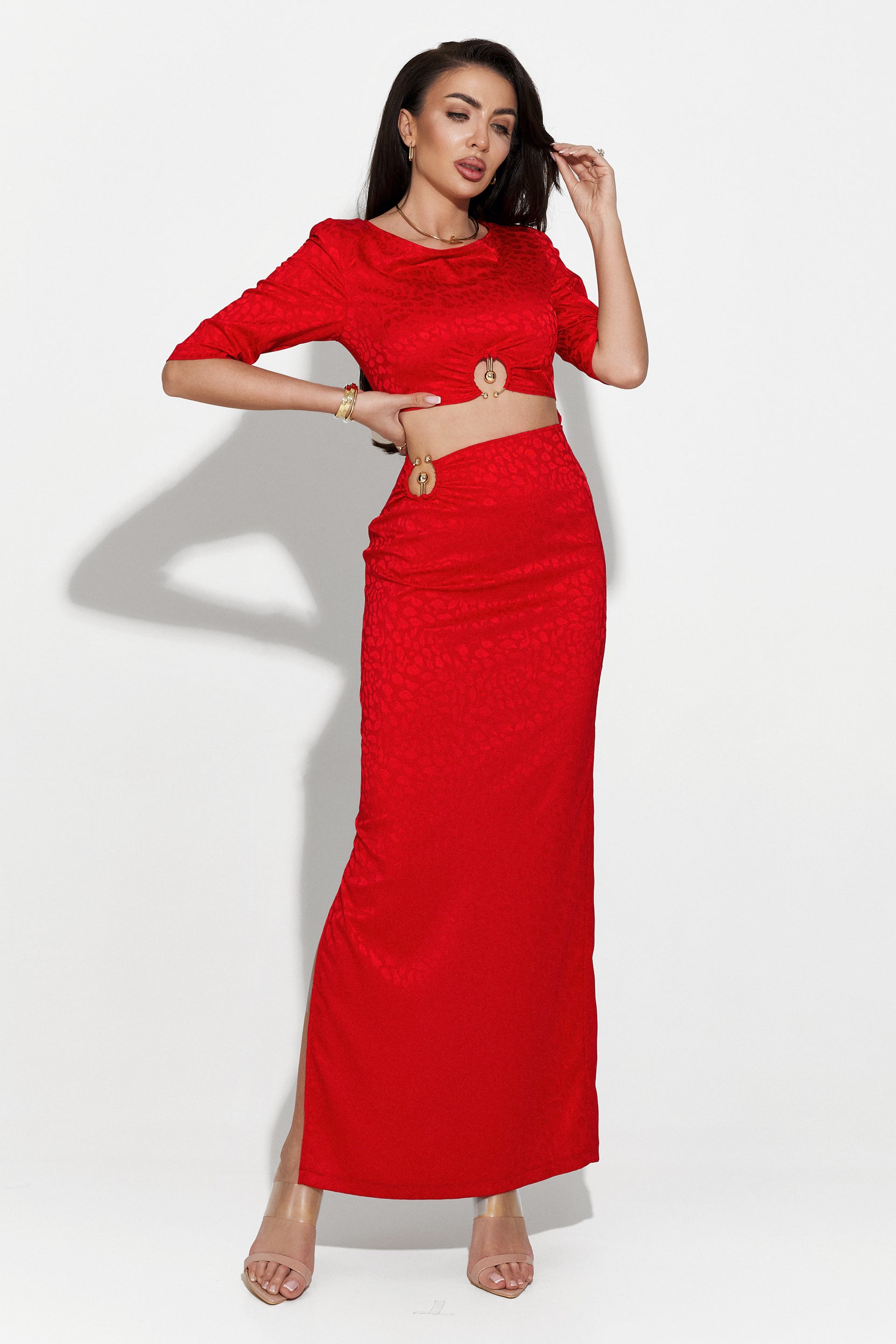 Hosszú piros szatén fátyol ruha Arysa Bogas