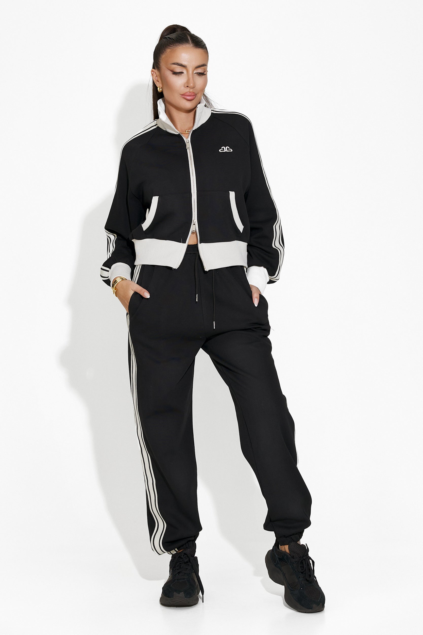 Taisha Bogas casual black women's tracksuit