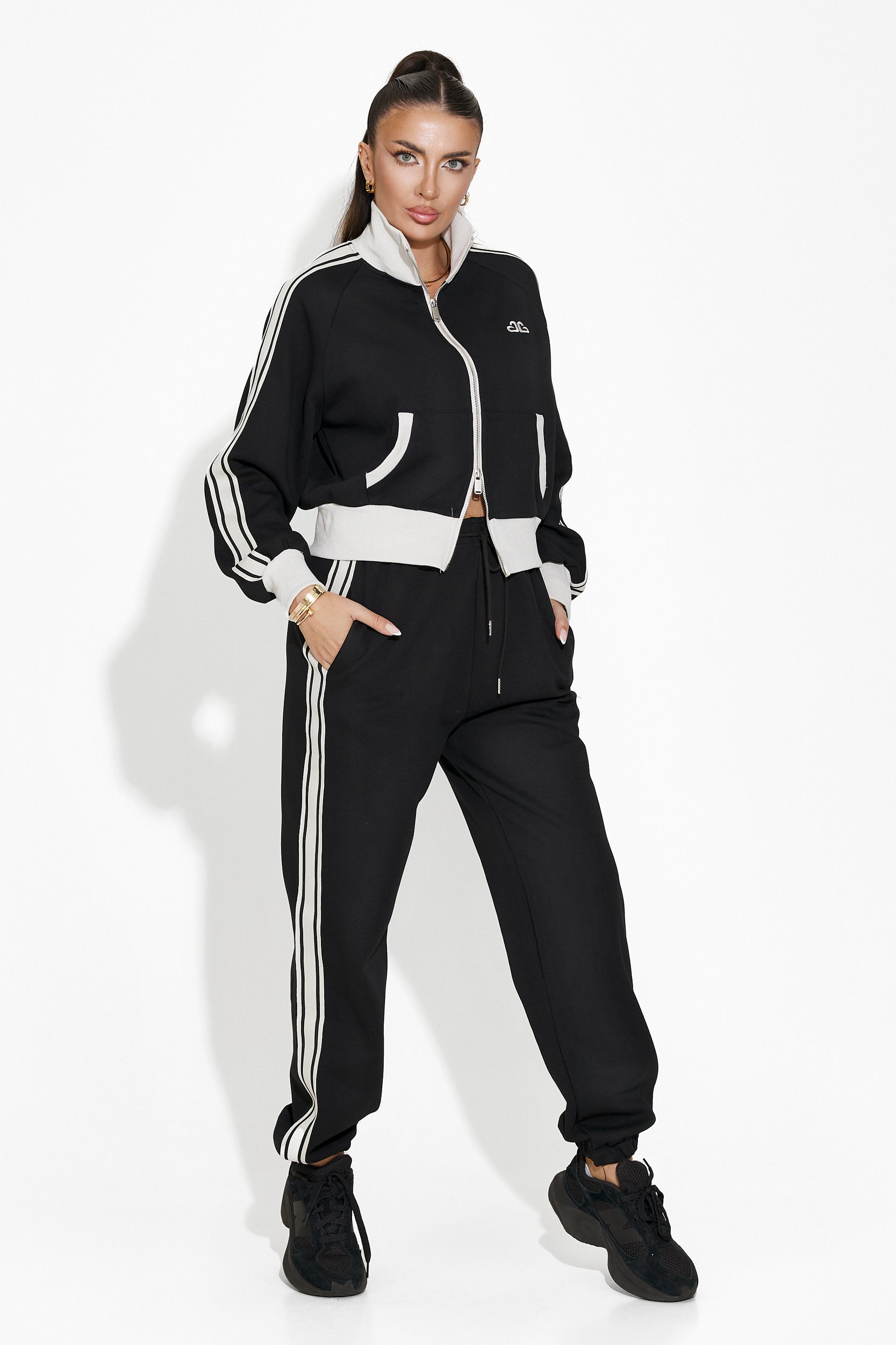 Taisha Bogas casual black women's tracksuit