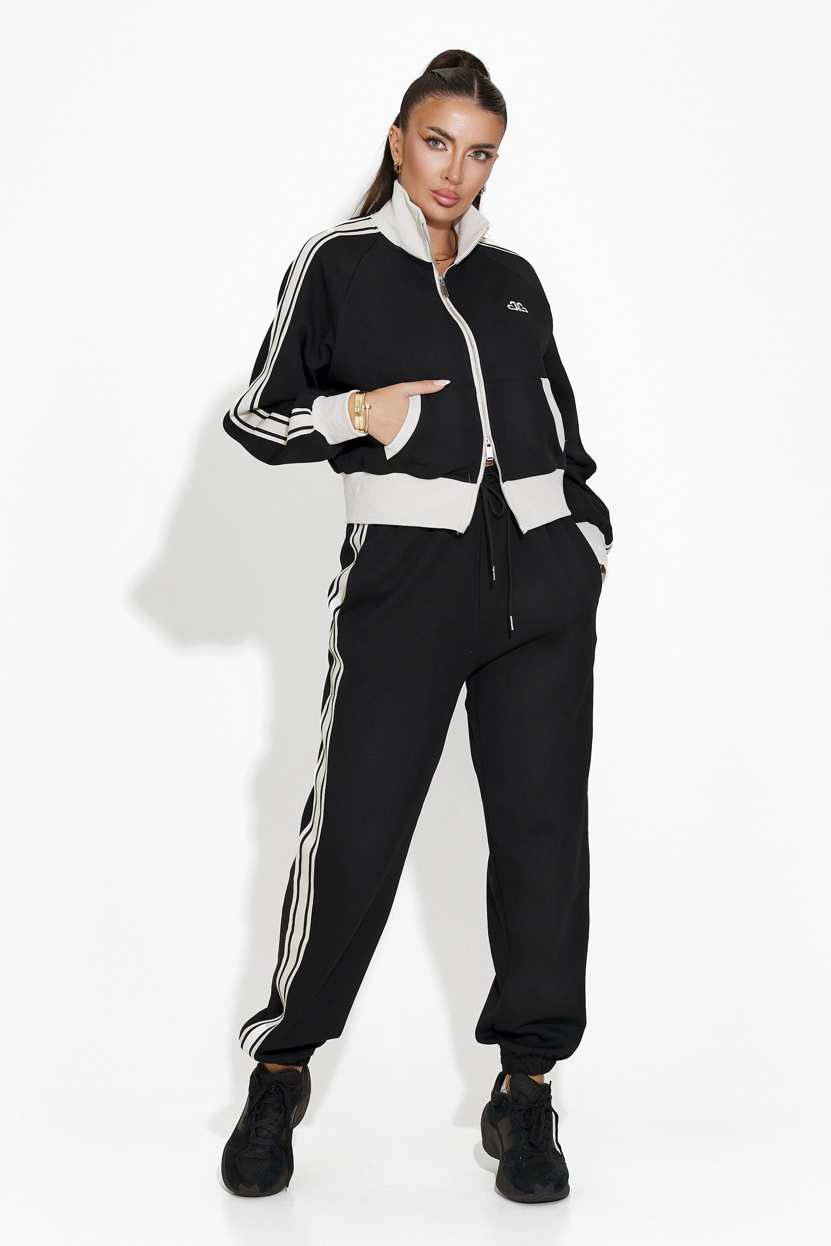 Taisha Bogas casual black women's tracksuit